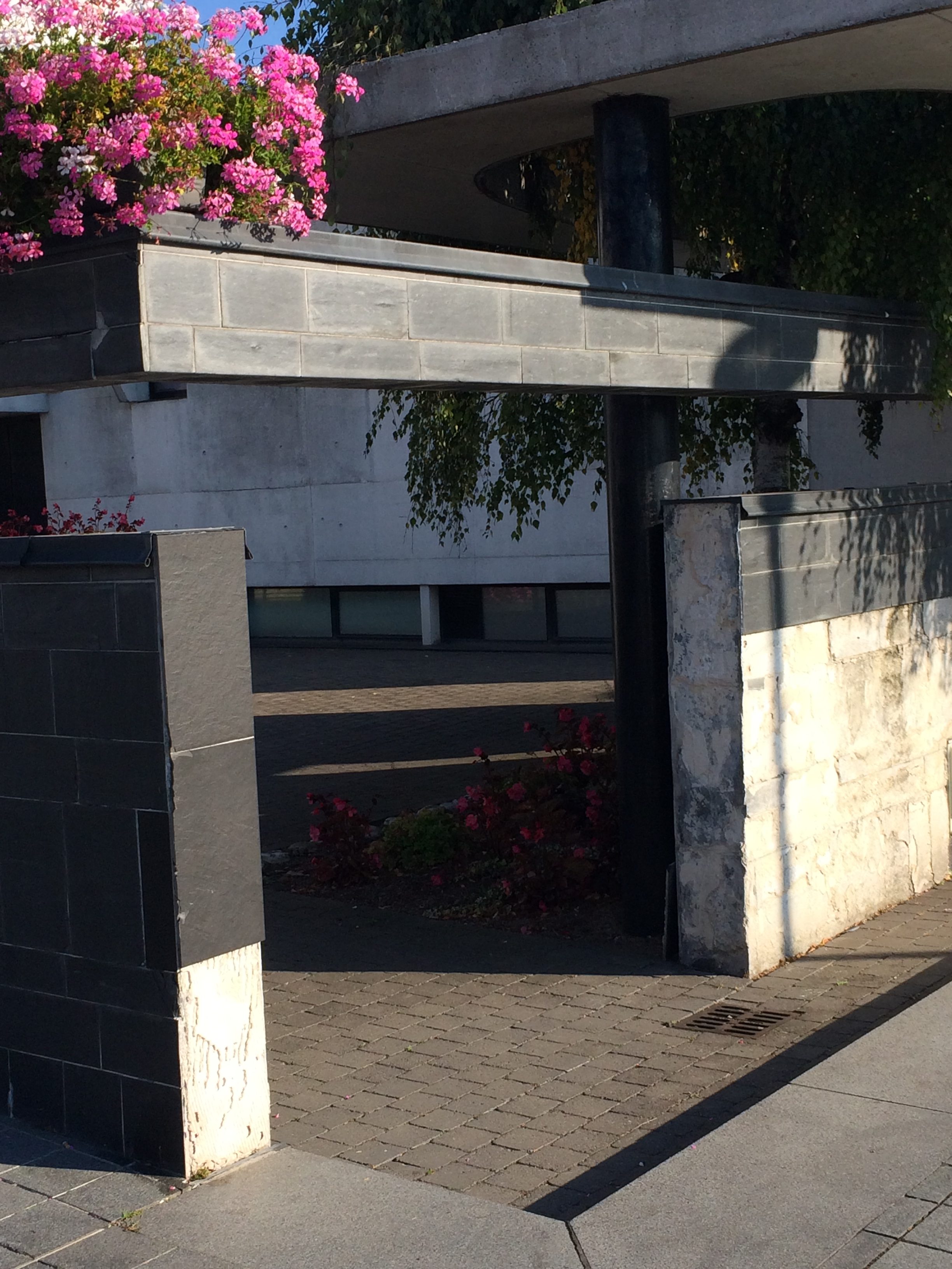 L'arrière de notre mairie totalement dégradée