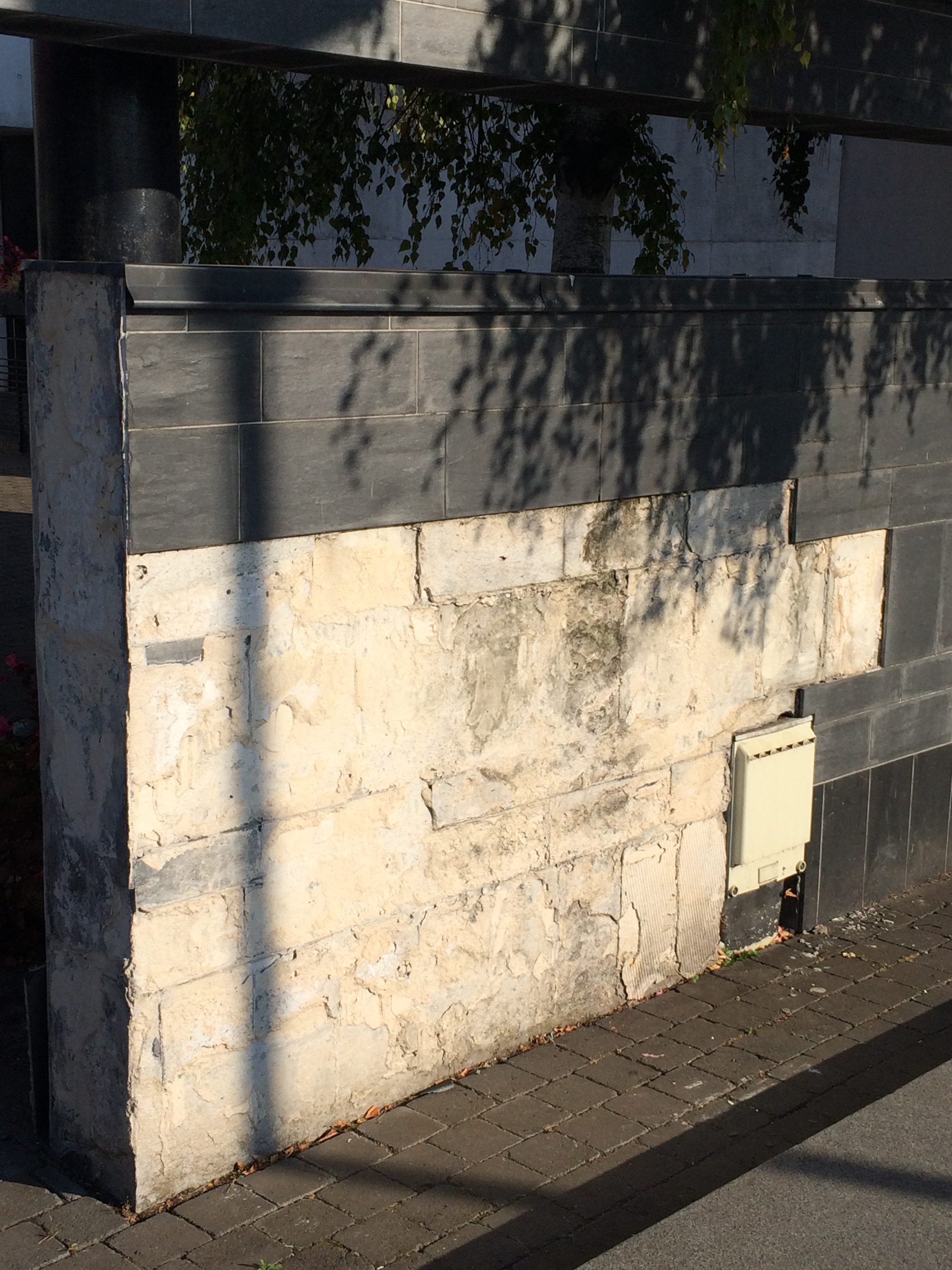 L'arrière de notre mairie totalement dégradée